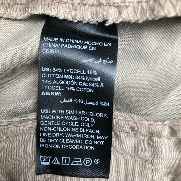 ⭐️NEW⭐️White House Black Market (WHBM) High Rise Bamboo Print Shorts - Picture 6 of 9